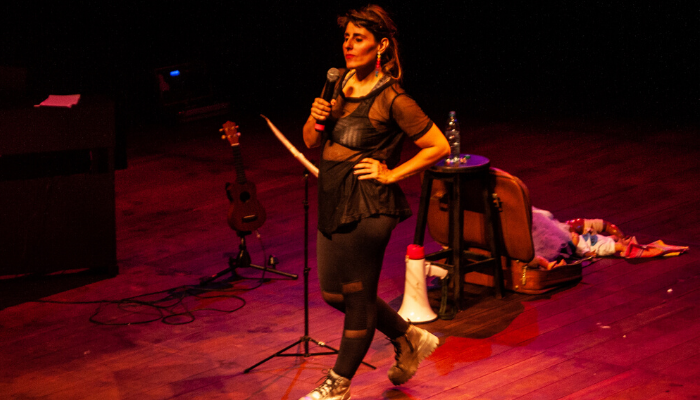 Laura Falero, al frente con humor, música y  lucha